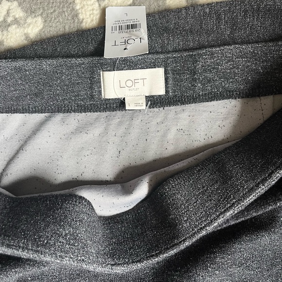Brand new with tags loft pencil skirt - Picture 2 of 3